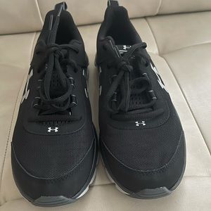 New Under Armour Boys/ Men Sz US 7